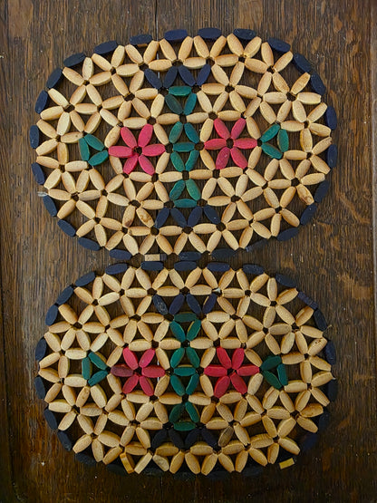 Vintage houten pannenonderzetters met bloemen set van 2