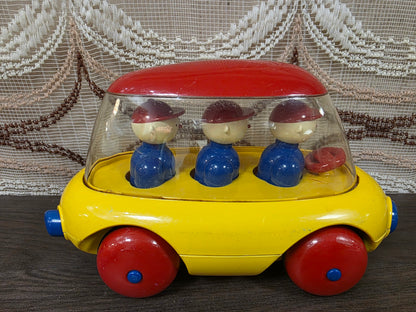 Ambi Toys vintage speelgoedauto met bewegende poppetjes