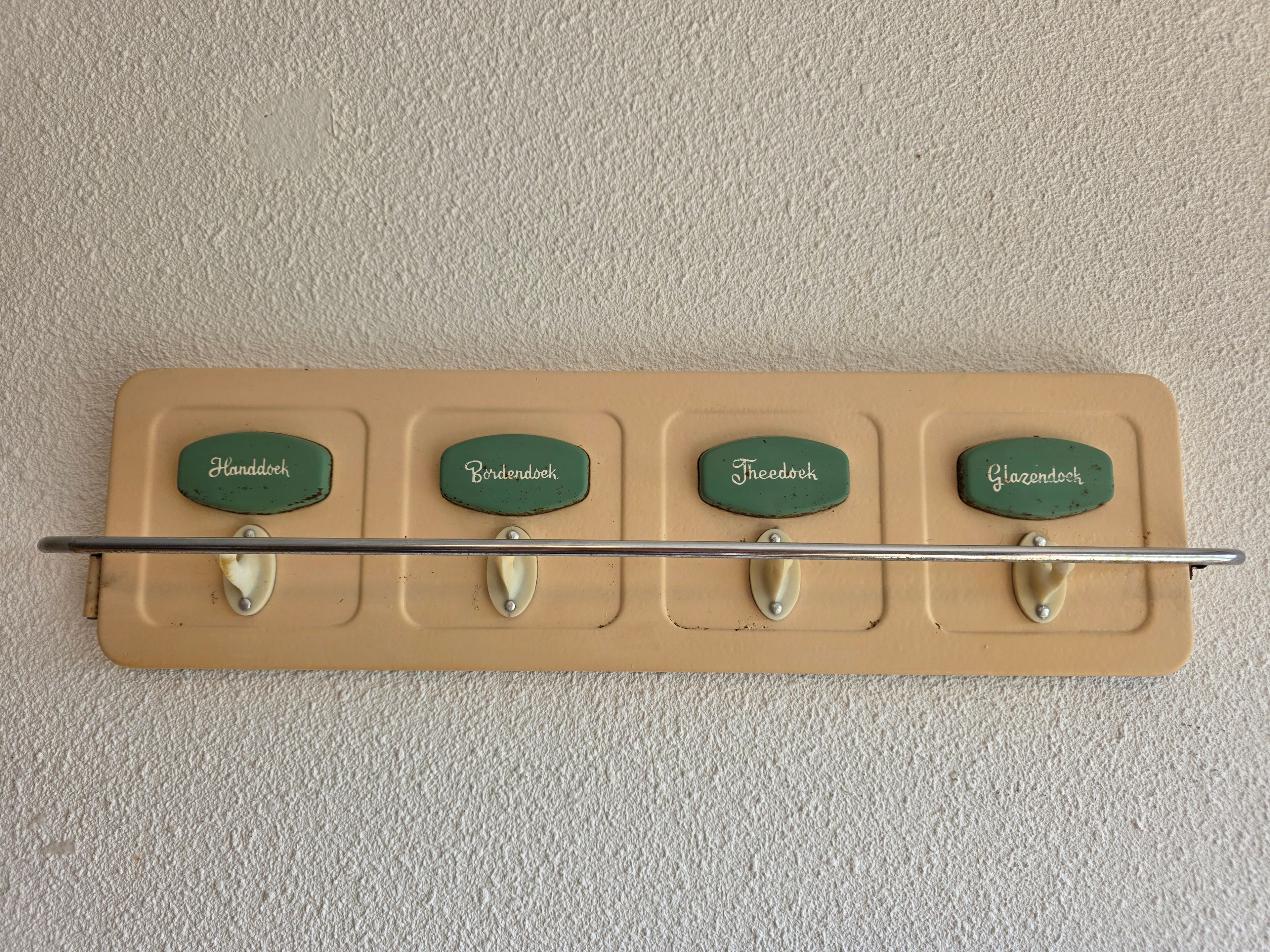 Vintage wandrek handdoeken 4 haken crème mintgroen