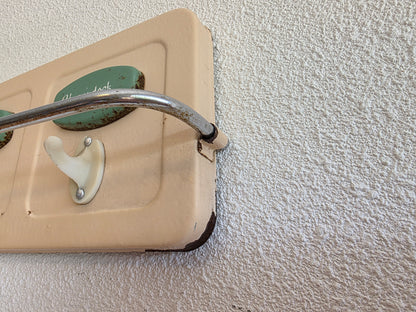 Vintage wandrek handdoeken 4 haken crème mintgroen