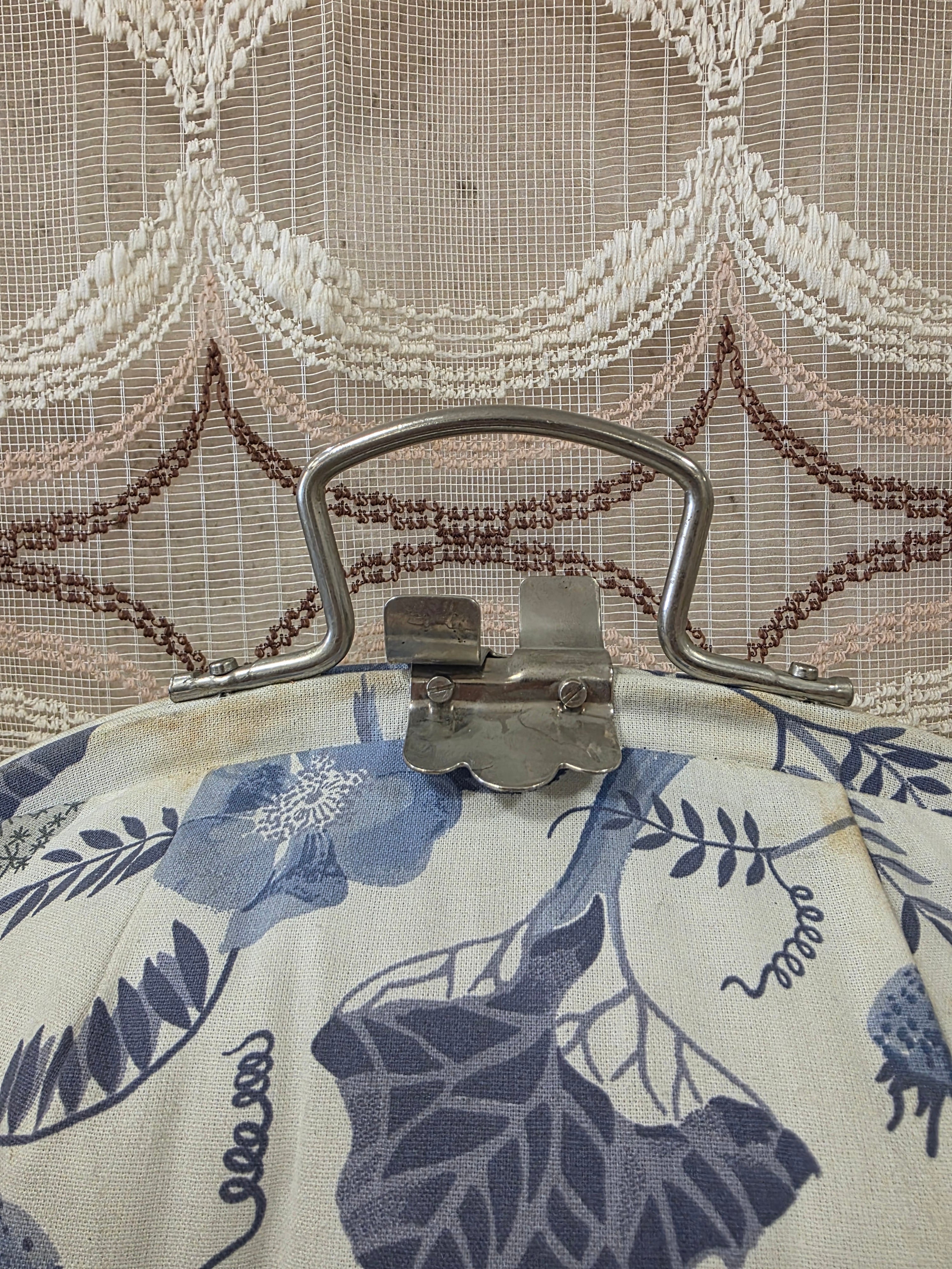 Vintage theebeurs met knip blauw wit bloemen en vogels