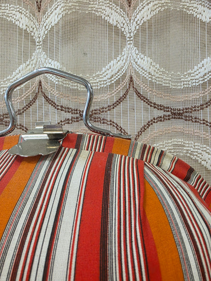 Vintage theebeurs met knip gestreept