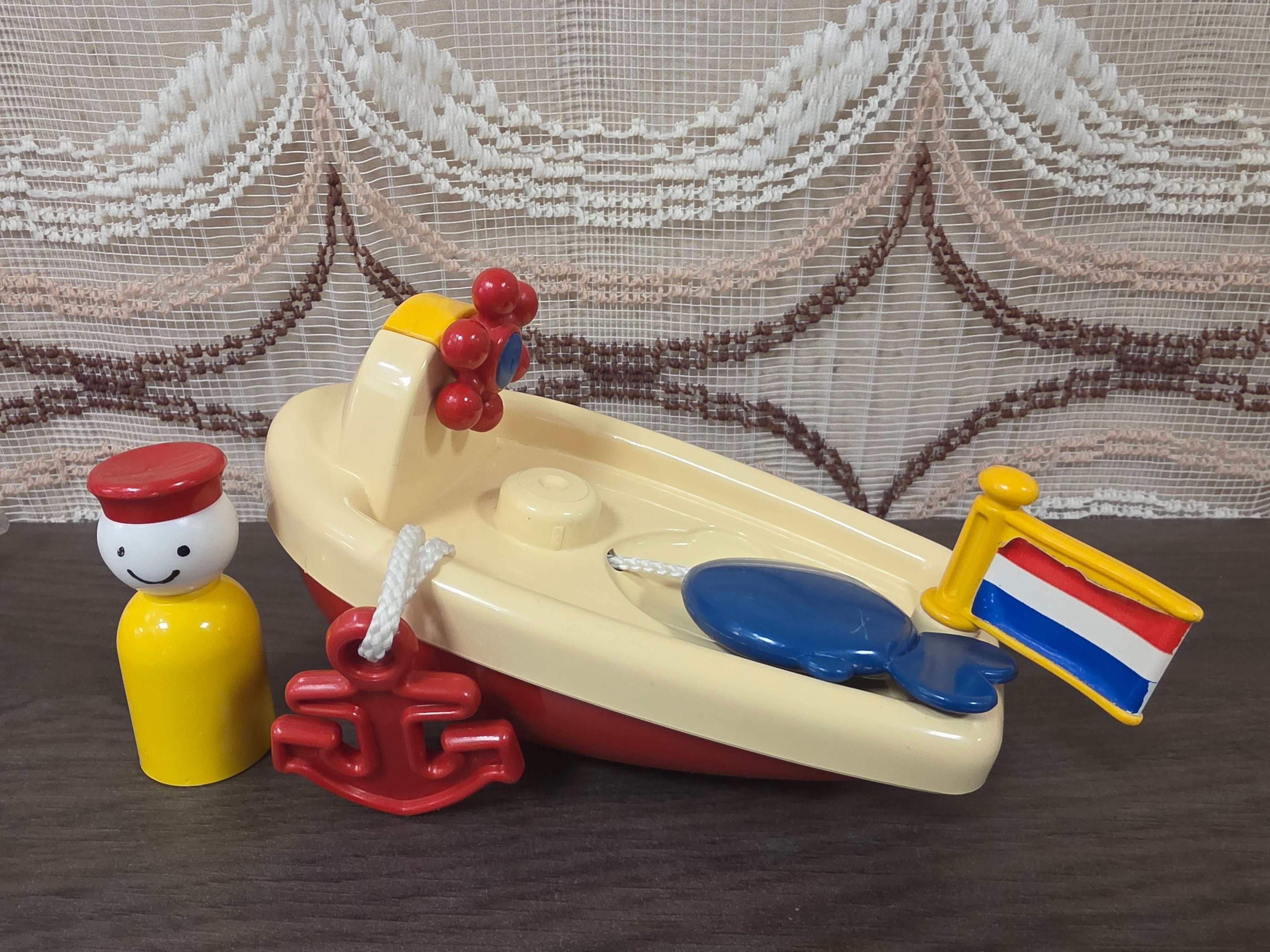 Ambi Toys Baby Boat E356 met geel poppetje