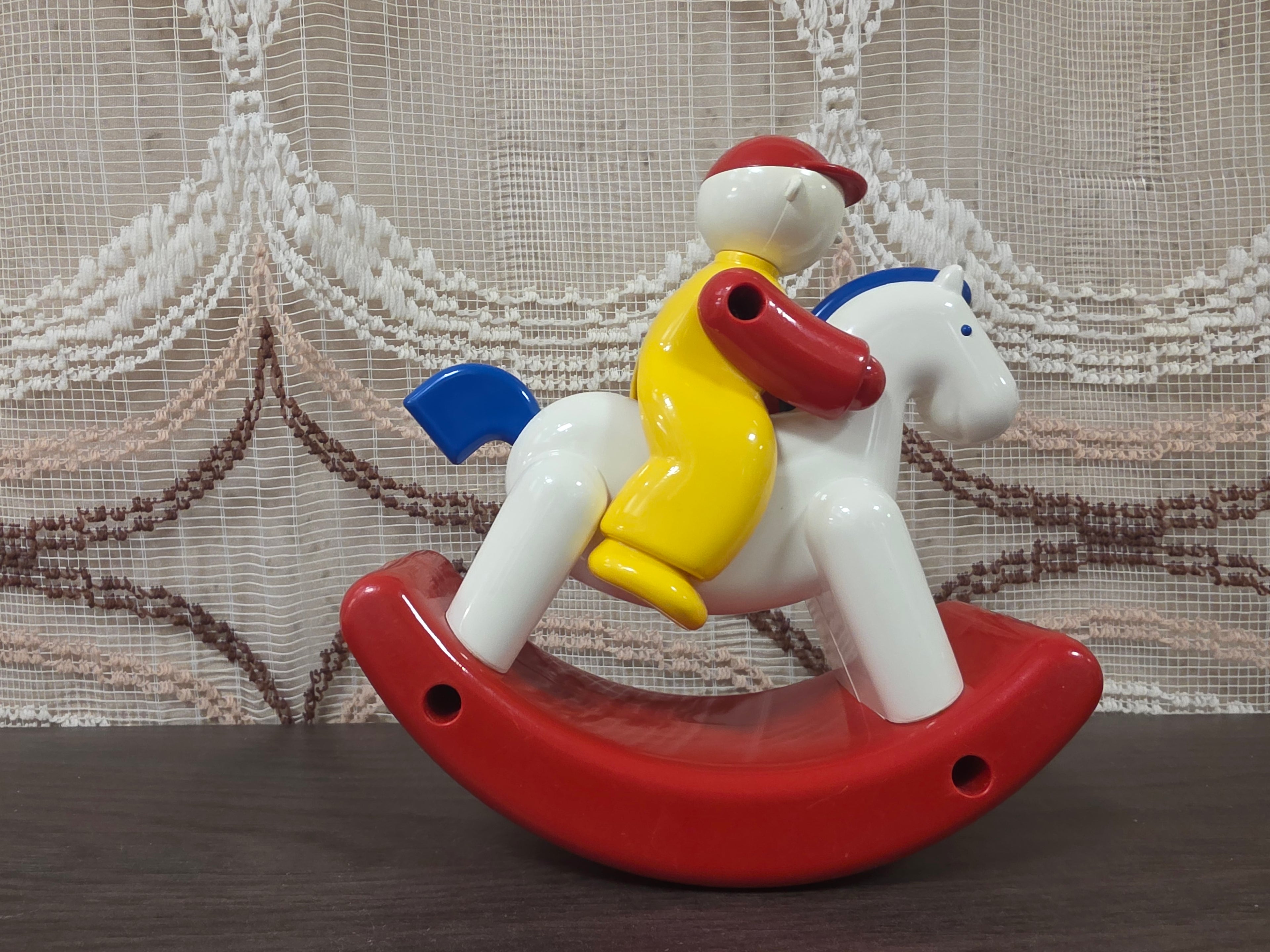 Ambi Toys Rocky Jocky met geel poppetje
