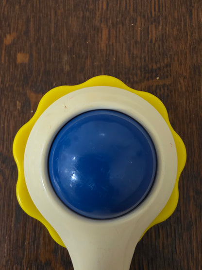 Ambi Toys Handy Dandy rammelaar gele rand