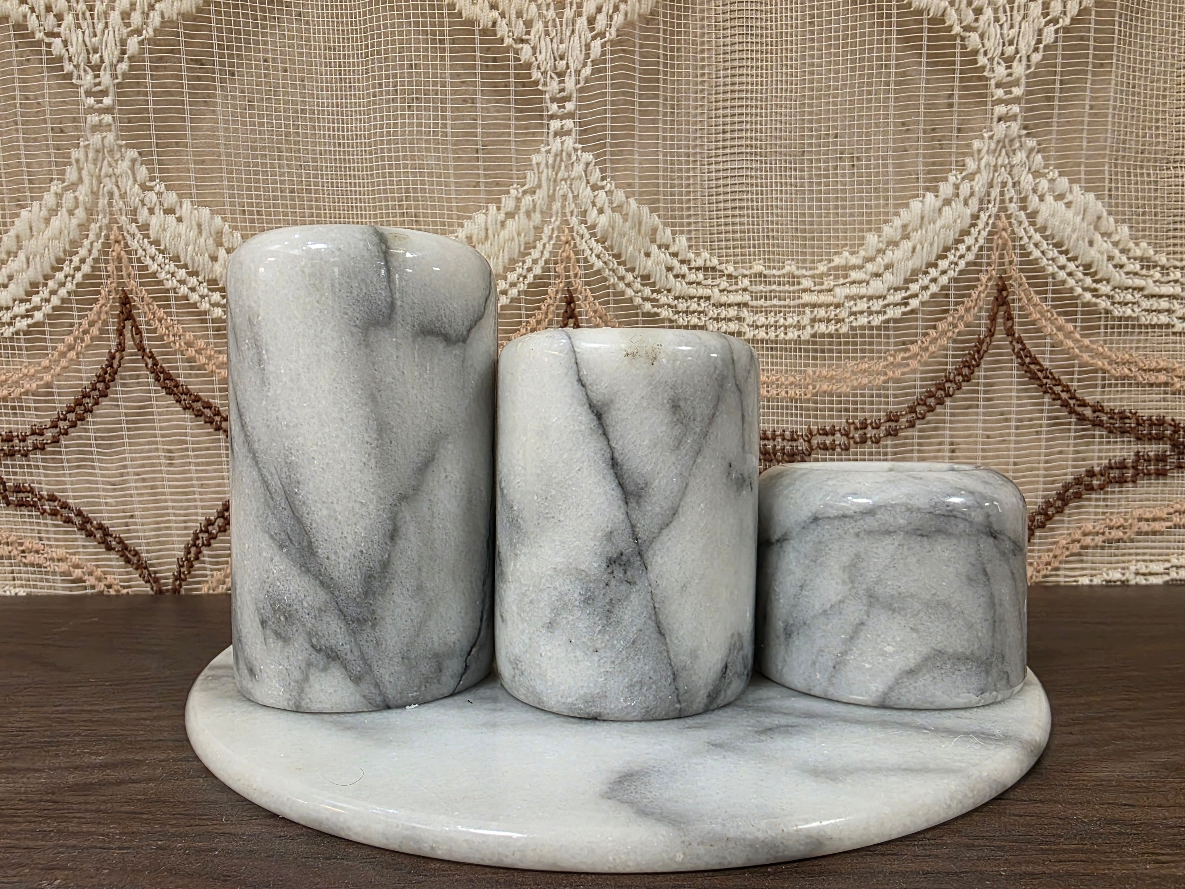 Marmeren kaarsenhouder met plateau