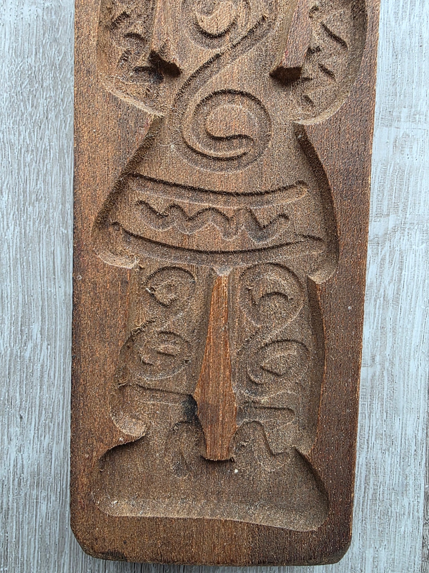 Houten speculaasplank met mannenfiguur