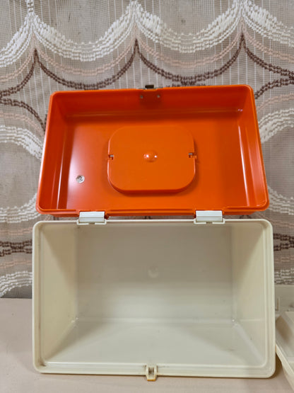 Vintage naaibox oranje wit met gareninzet