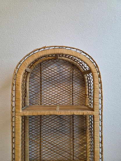 Vintage rotan kastje met drie planken – productfoto 2