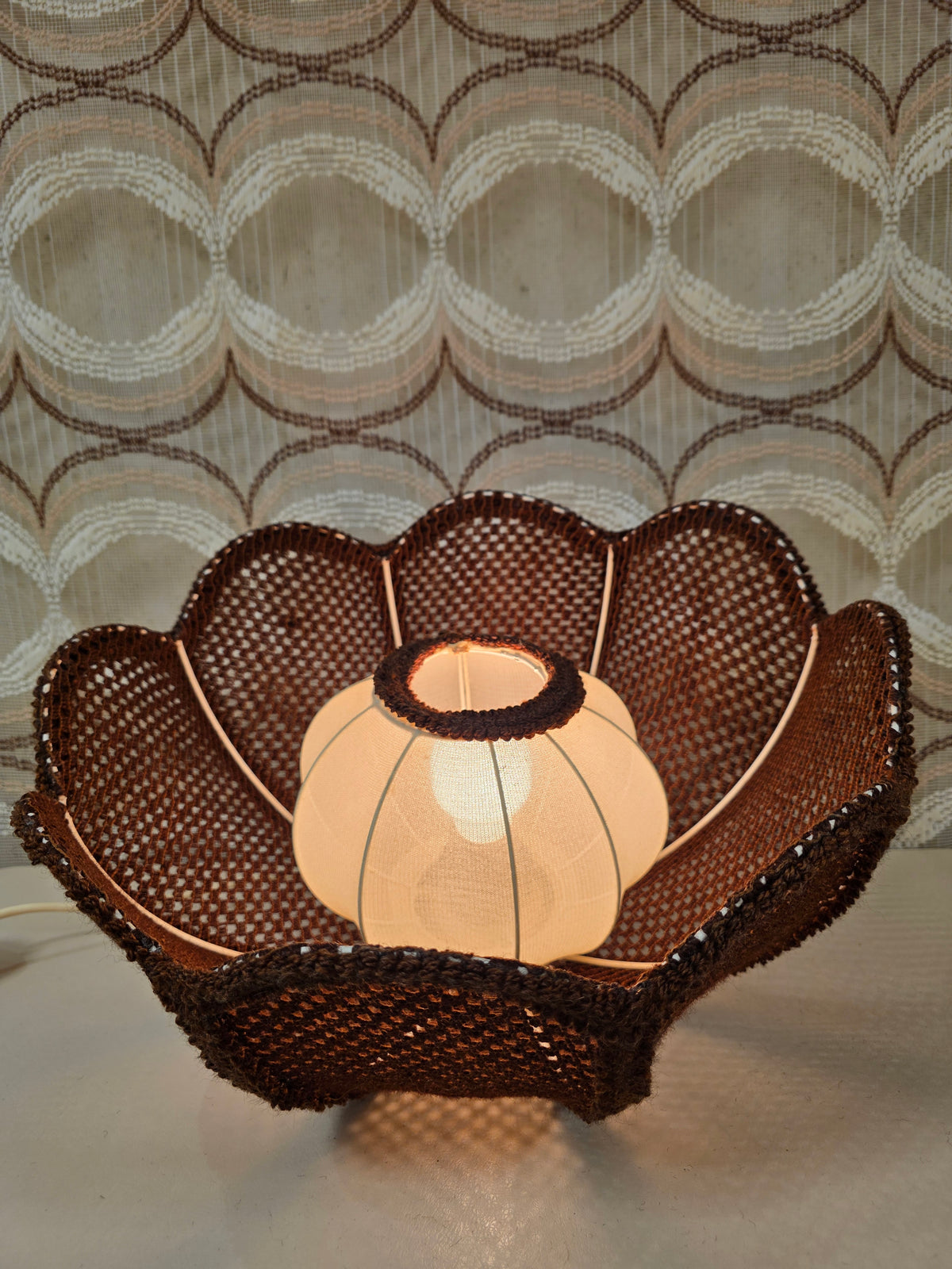 Vintage jaren 70 hanglamp bruin gehaakt 41,5 cm