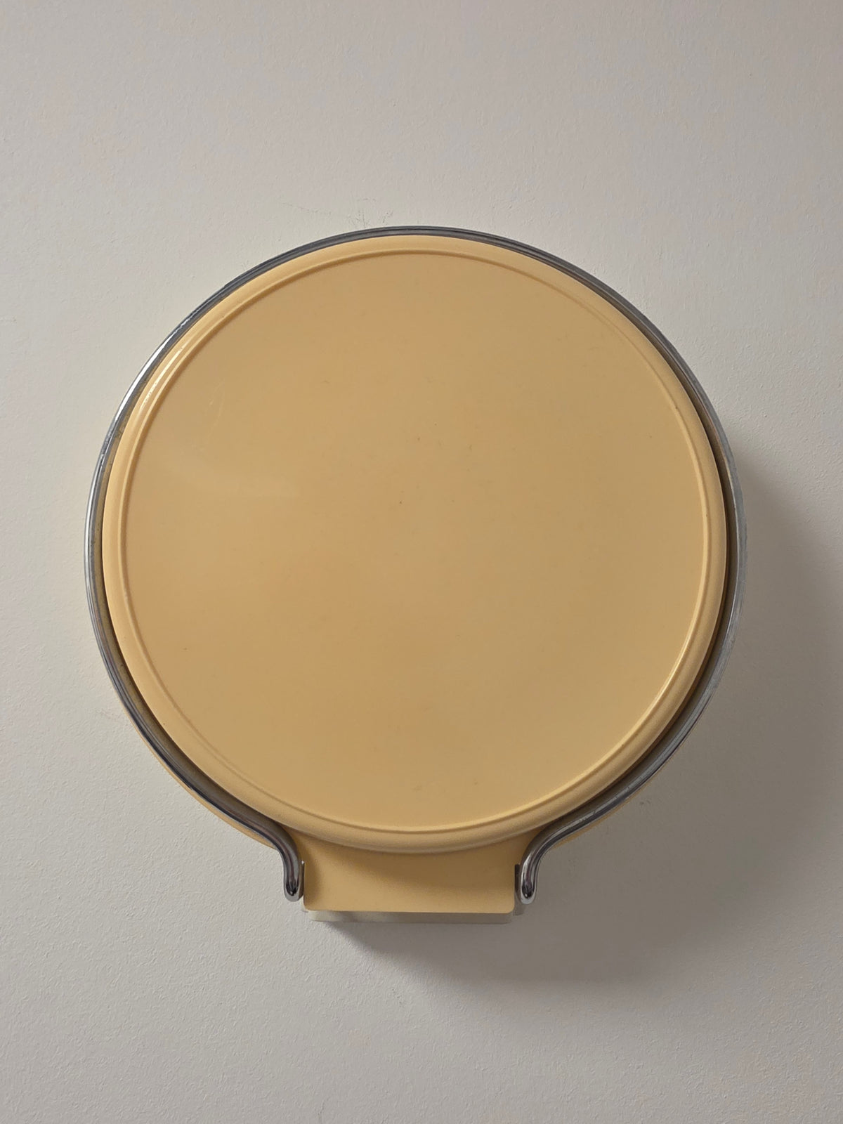 Vintage Brabantia wandweegschaal lichtgeel met weegkom