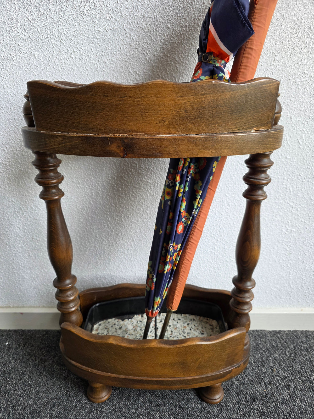 Vintage houten paraplubak met lekbak