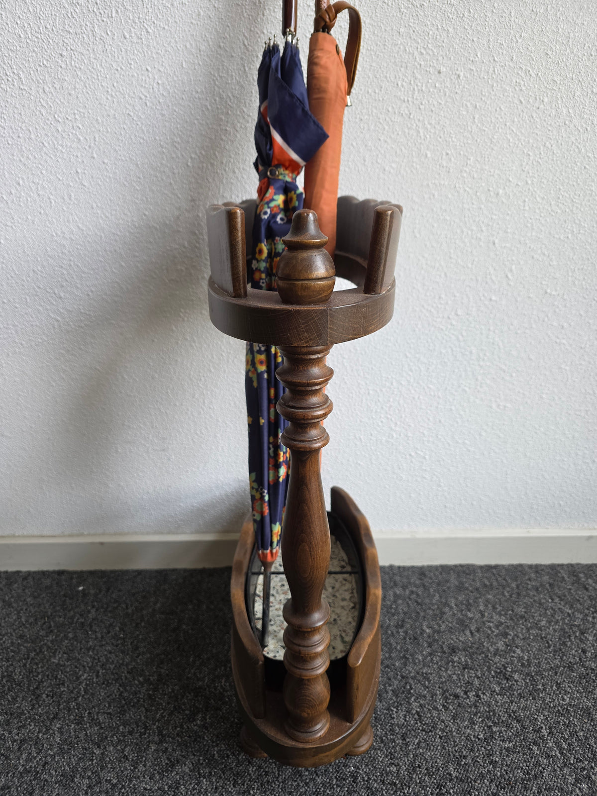 Vintage houten paraplubak met lekbak