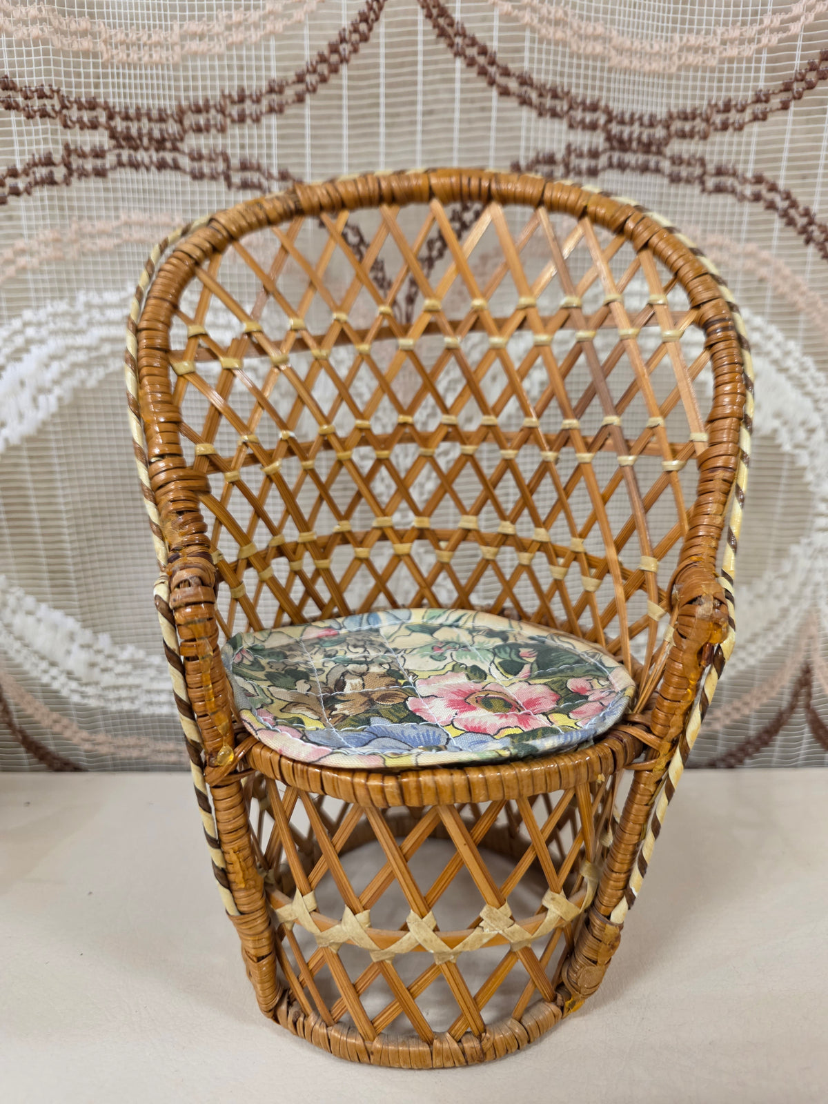 Vintage rotan poppenstoeltje