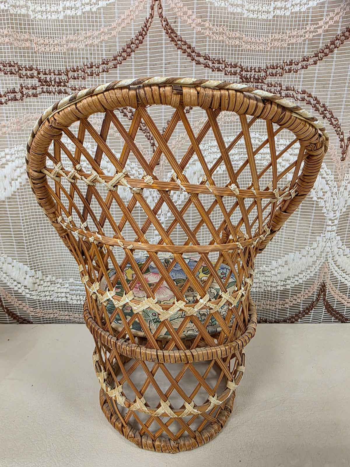 Vintage rotan poppenstoeltje