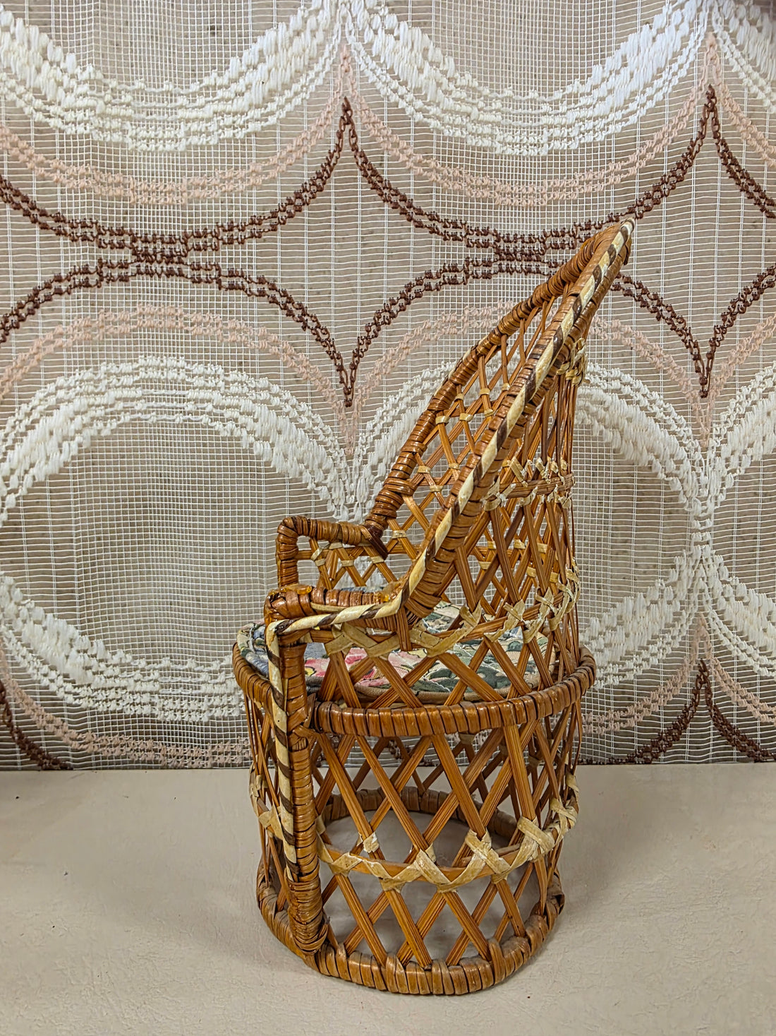 Vintage rotan poppenstoeltje
