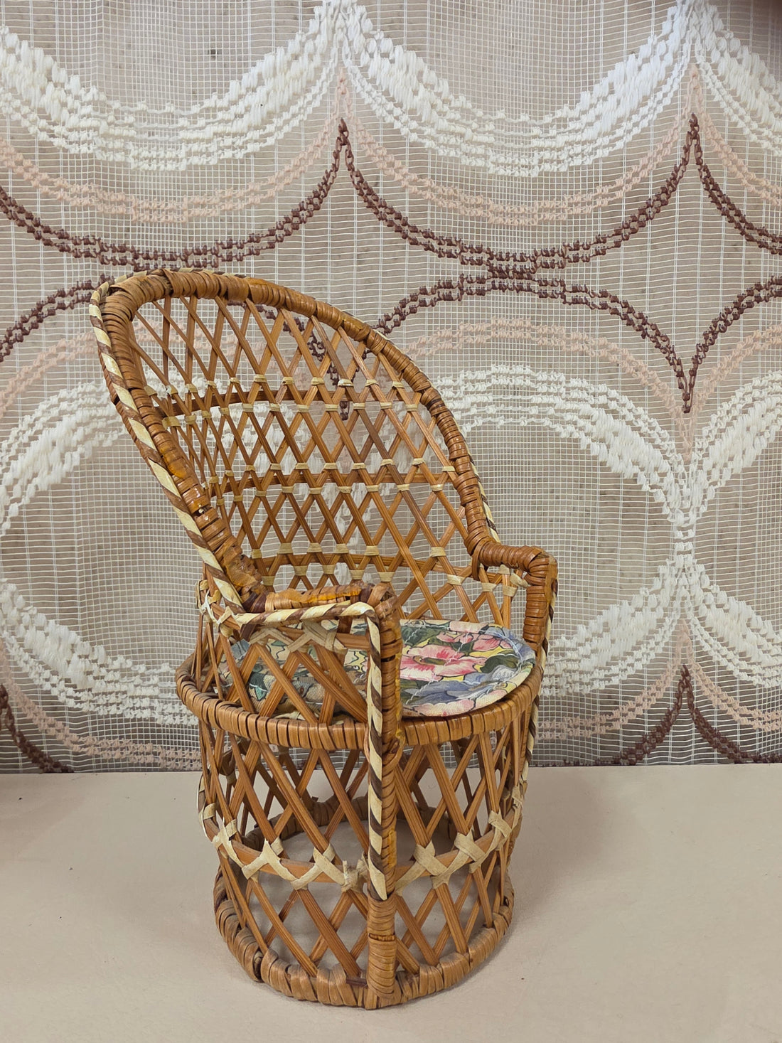 Vintage rotan poppenstoeltje