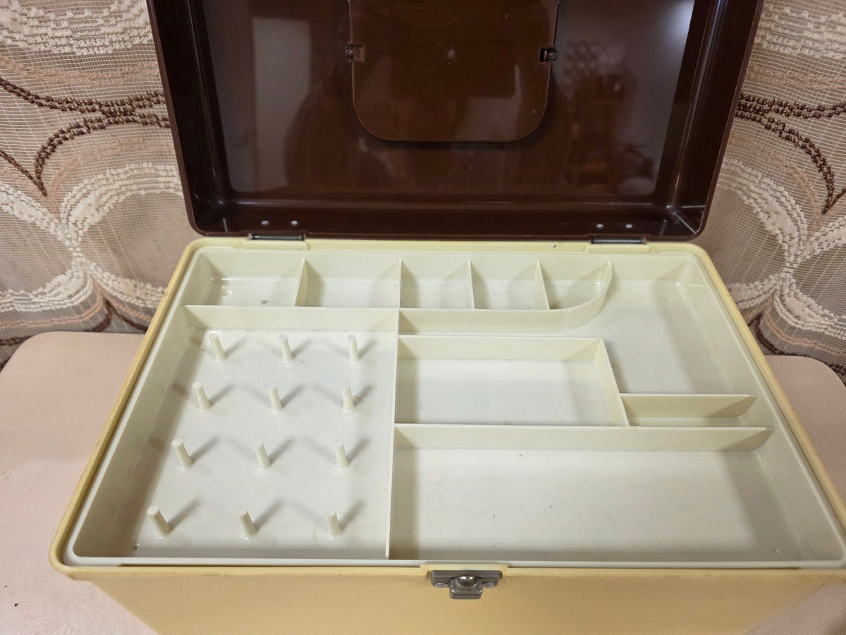 Curver naaibox bruin beige