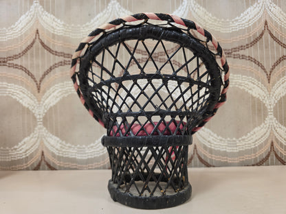 Zwart rieten poppenstoeltje vintage