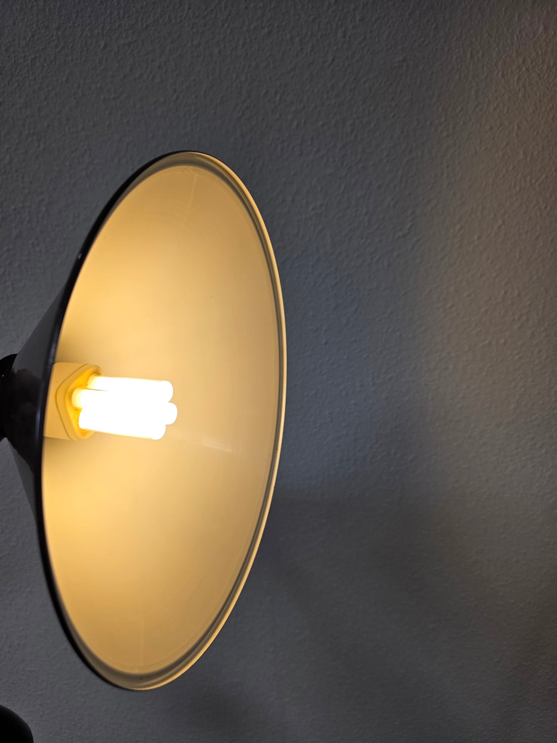 Bruine metalen hanglamp met brede kap – Ø 26 cm