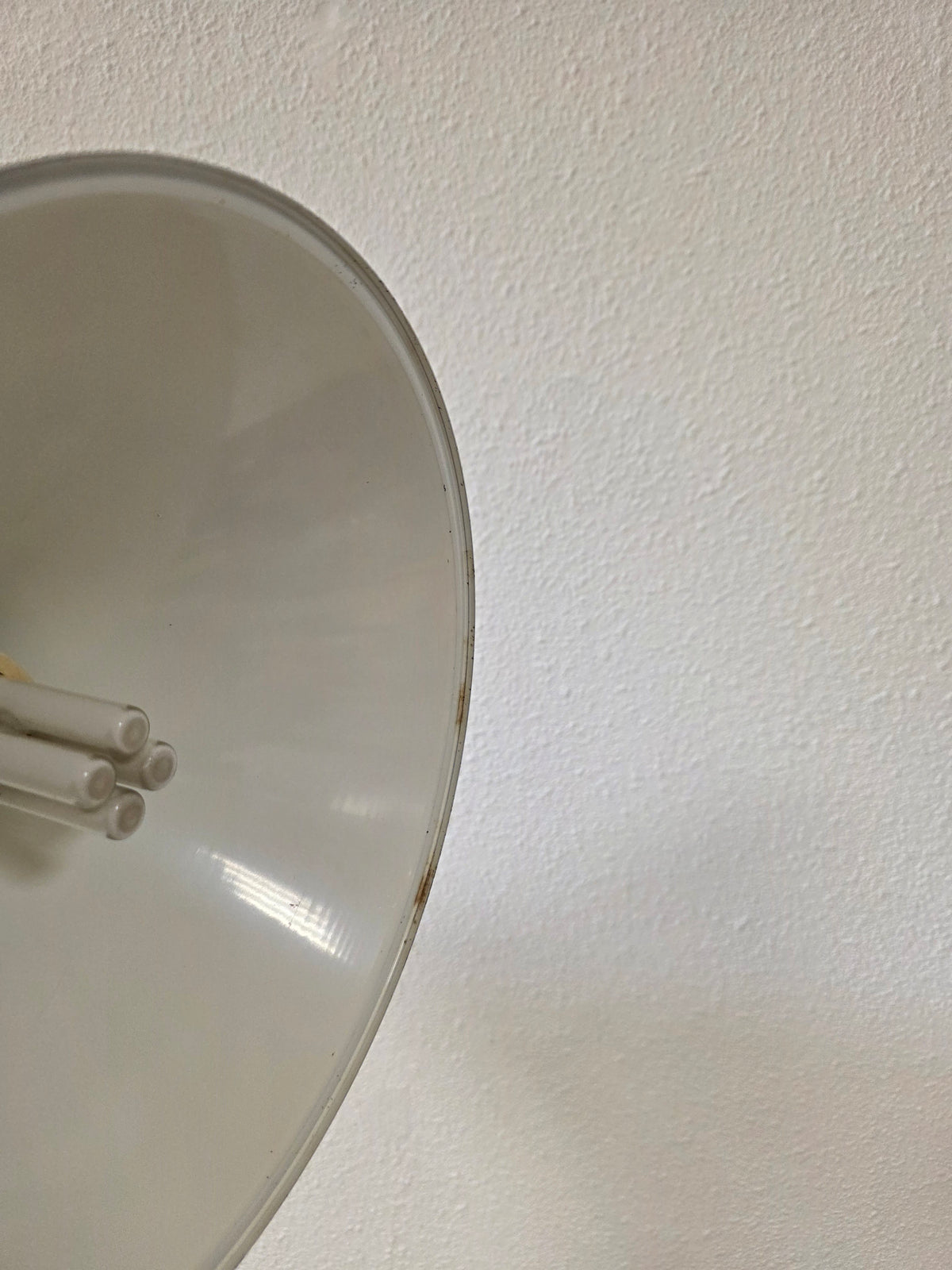 Bruine metalen hanglamp met brede kap – Ø 26 cm