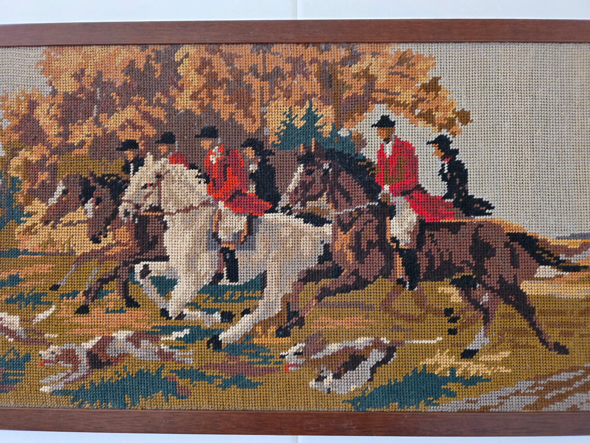 Vintage borduurwerk jachttafereel met paarden in houten lijst