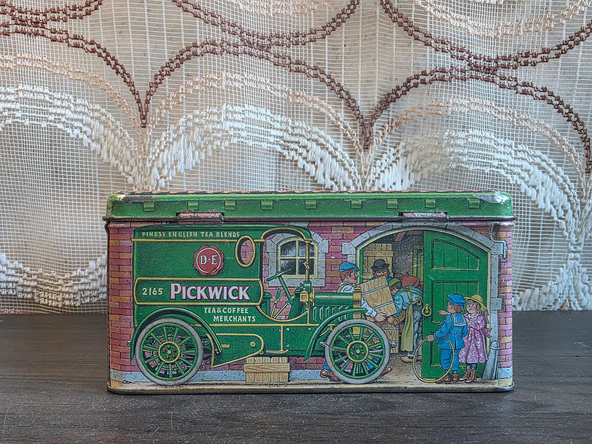 Pickwick theeblik met afbeeldingen van een theewinkel