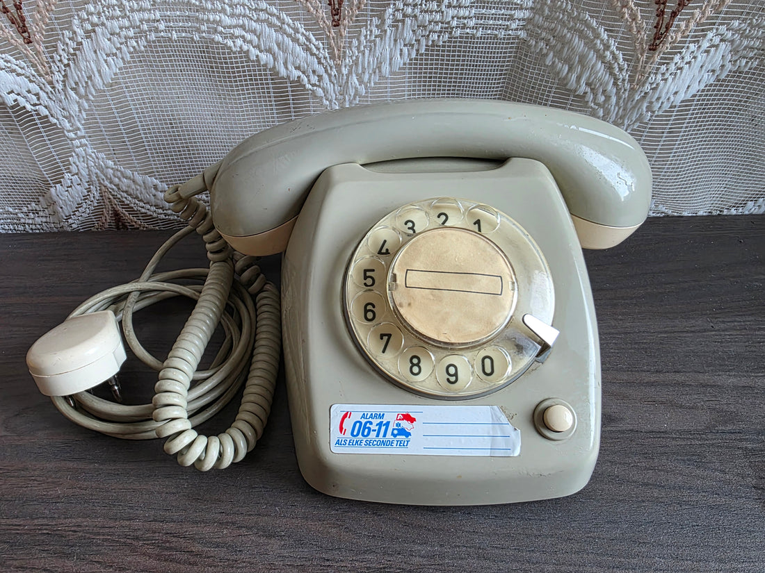 Vintage PTT T65 telefoon grijs – 1976 – decoratief
