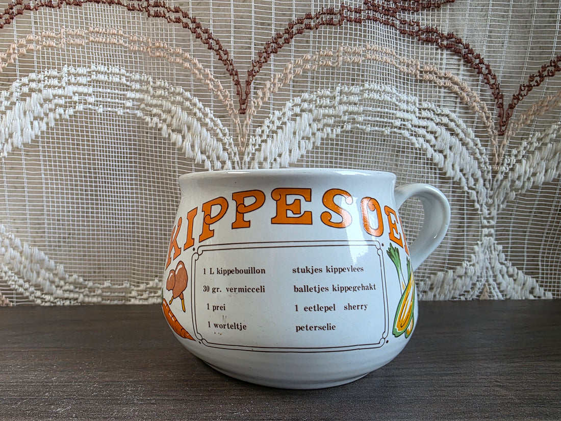 Vintage witte soepkom kippesoep