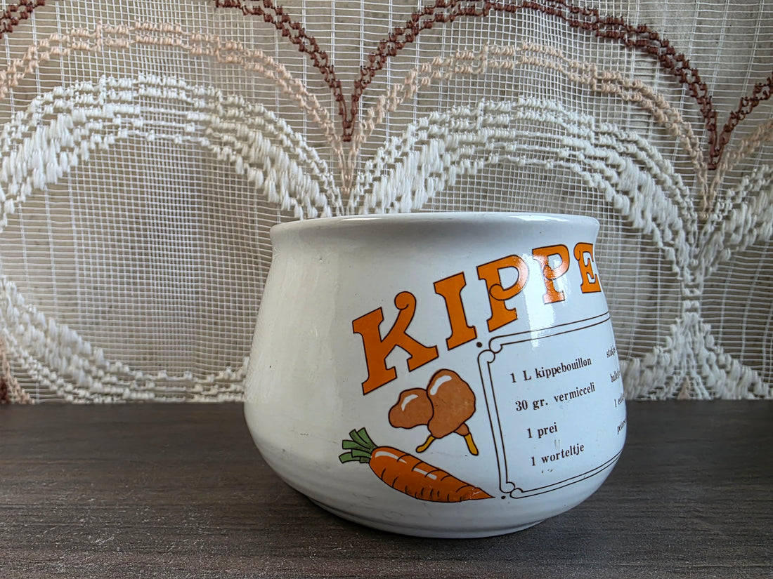 Vintage witte soepkom kippesoep