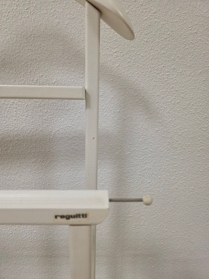 Vintage Reguitti dressboy – crèmewit hout op wieltjes