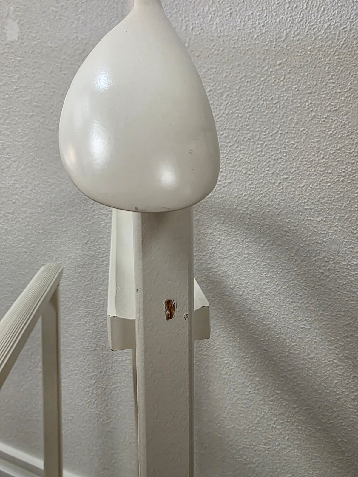 Vintage Reguitti dressboy – crèmewit hout op wieltjes