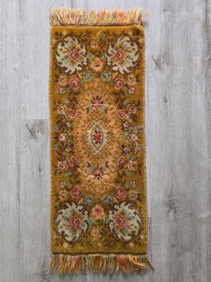 Vintage wollen tafelloper okergeel met bloemen