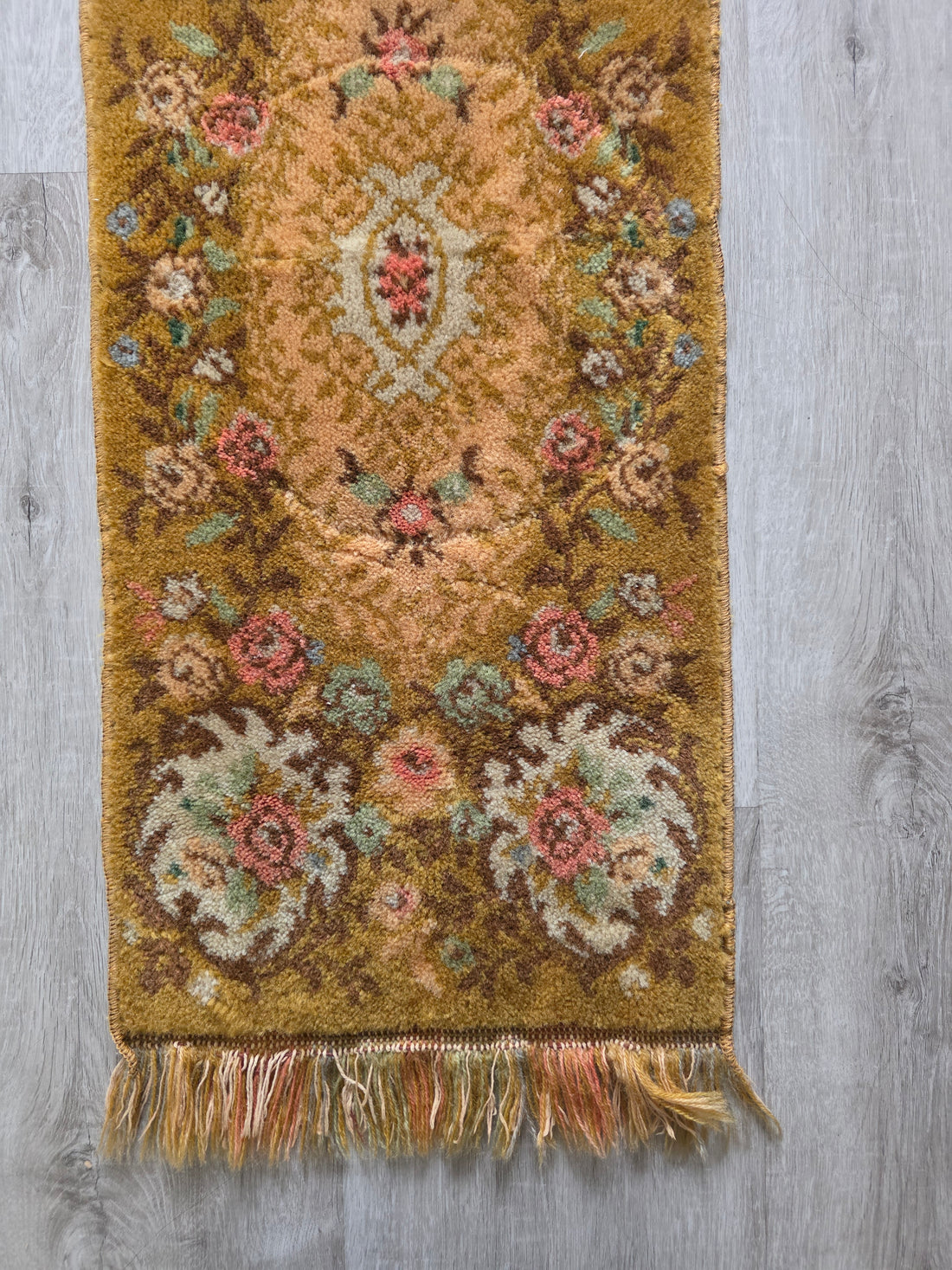 Vintage wollen tafelloper okergeel met bloemen