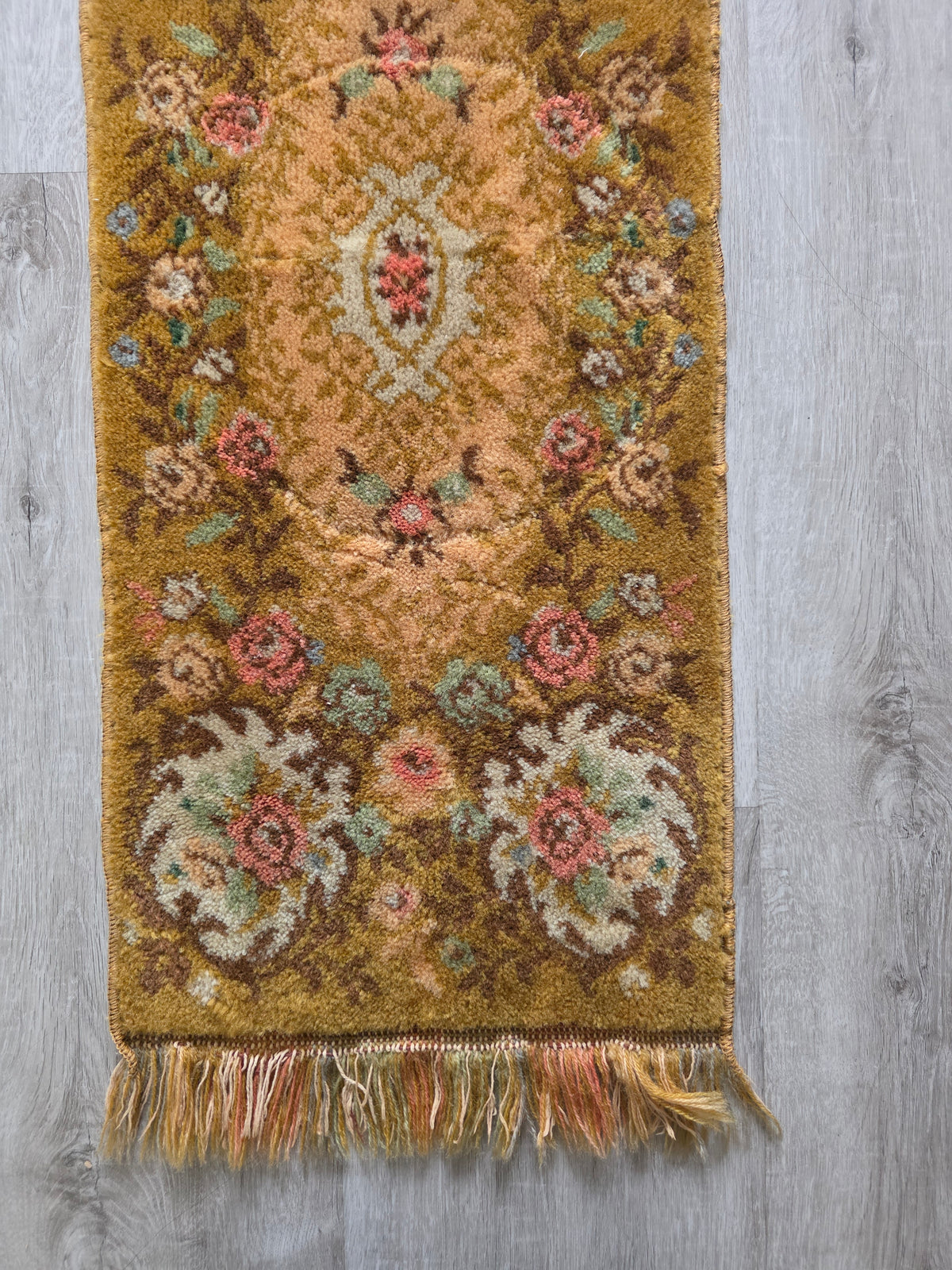 Vintage wollen tafelloper okergeel met bloemen