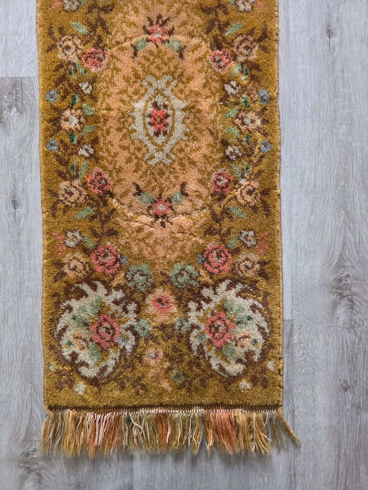 Vintage wollen tafelloper okergeel met bloemen
