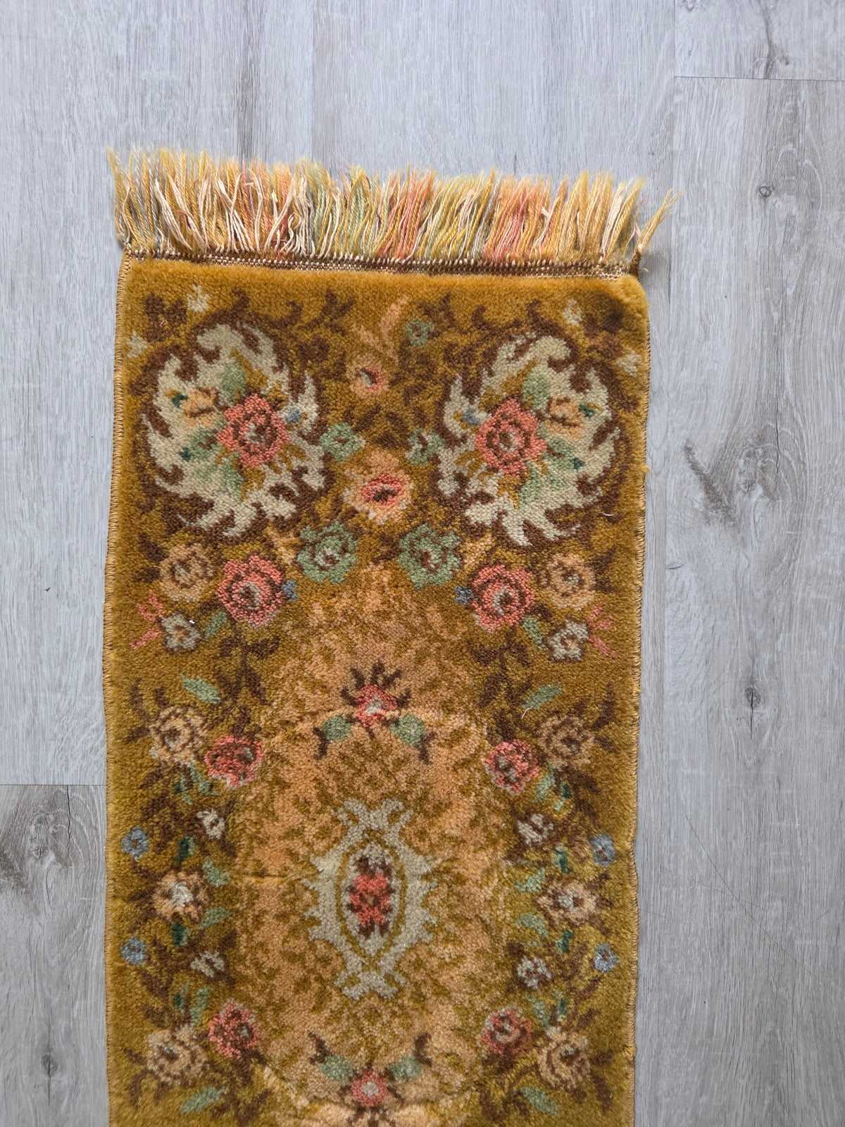Vintage wollen tafelloper okergeel met bloemen