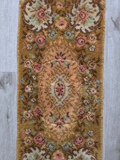 Vintage wollen tafelloper okergeel met bloemen