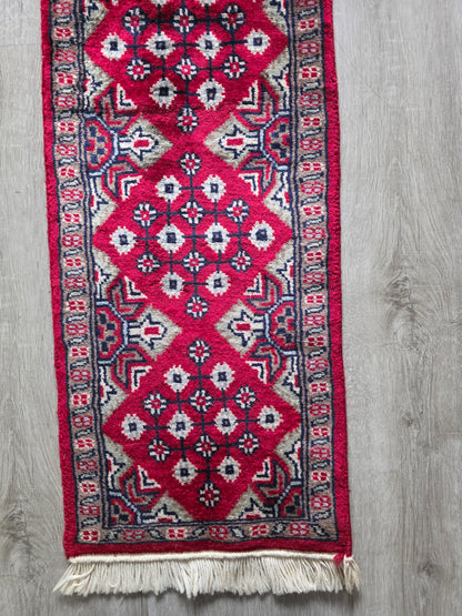 Pakistaanse tafelloper handgeknoopt rood met geometrisch dessin