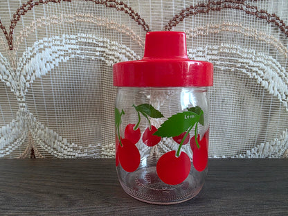 Vintage glazen voorraadpot met kersen en rode dop