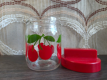 Vintage glazen voorraadpot met kersen en rode dop