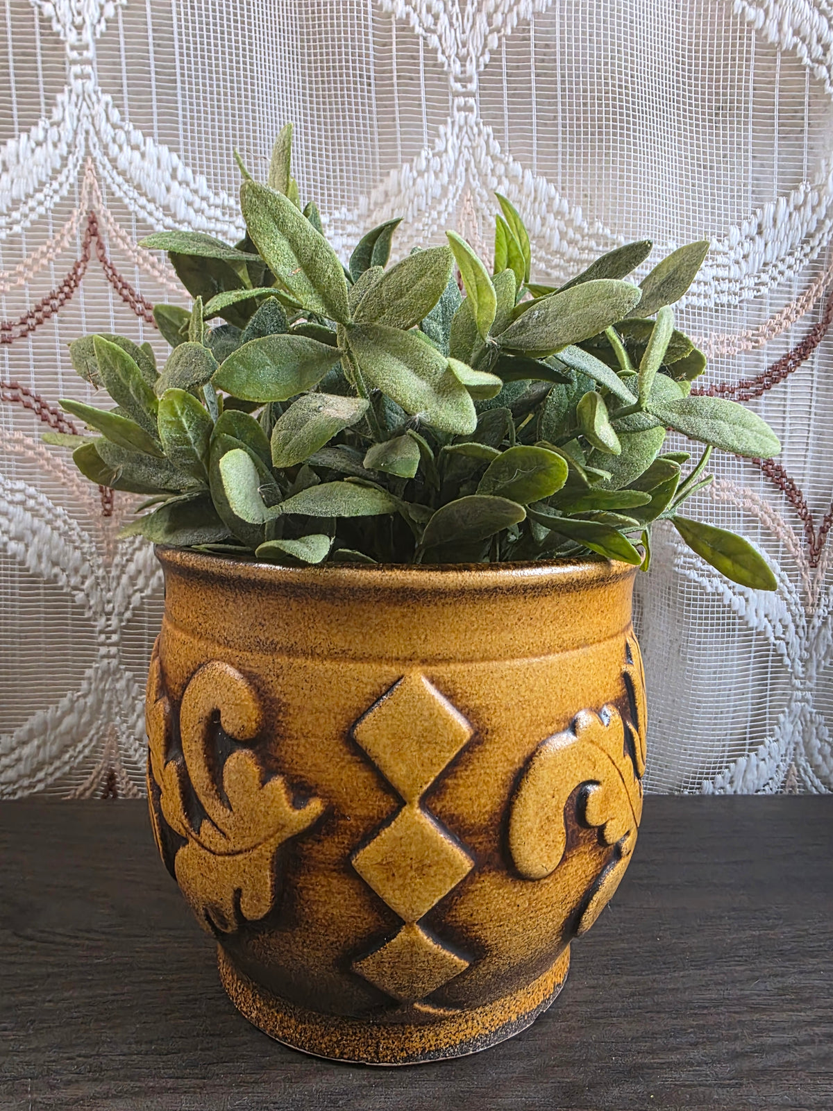 Vintage West Germany bloempot okergeel met reliëf
