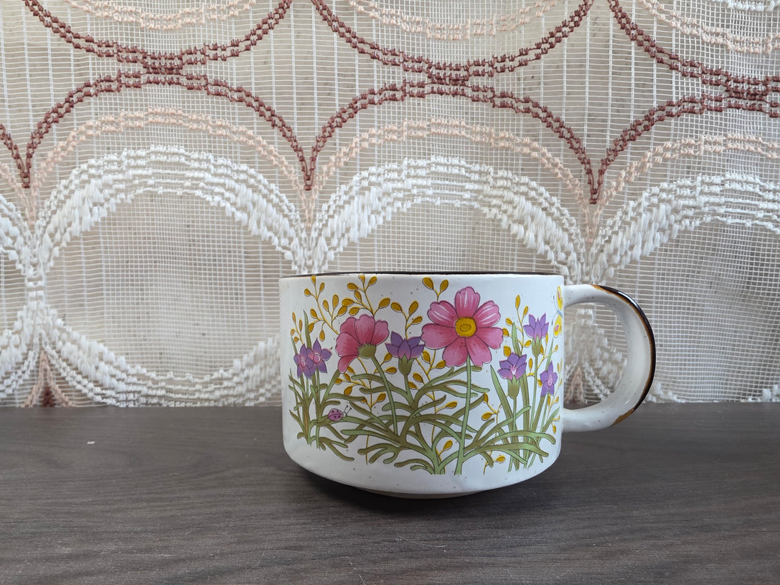 Wildflower soepkom met roze bloemen