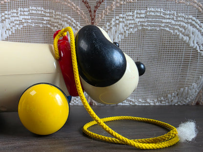 Ambi Toys Max trekhond met geel-blauwe wielen