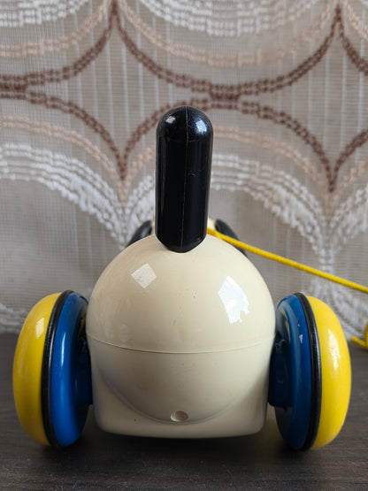 Ambi Toys Max trekhond met geel-blauwe wielen