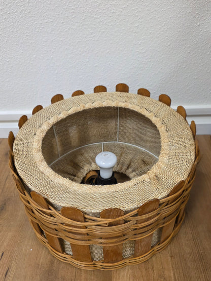 Vintage rotan hanglamp met houten latje