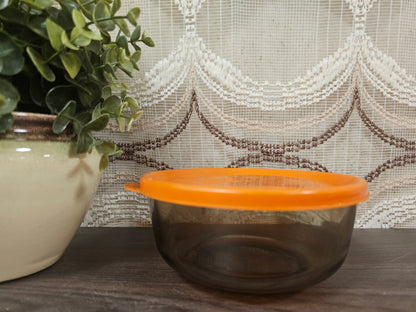 Kleine Arcoroc rookglas schaal met oranje kunststof deksel
