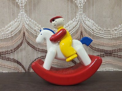 Ambi Toys Rocky Jocky hobbelpaard met geel poppetje