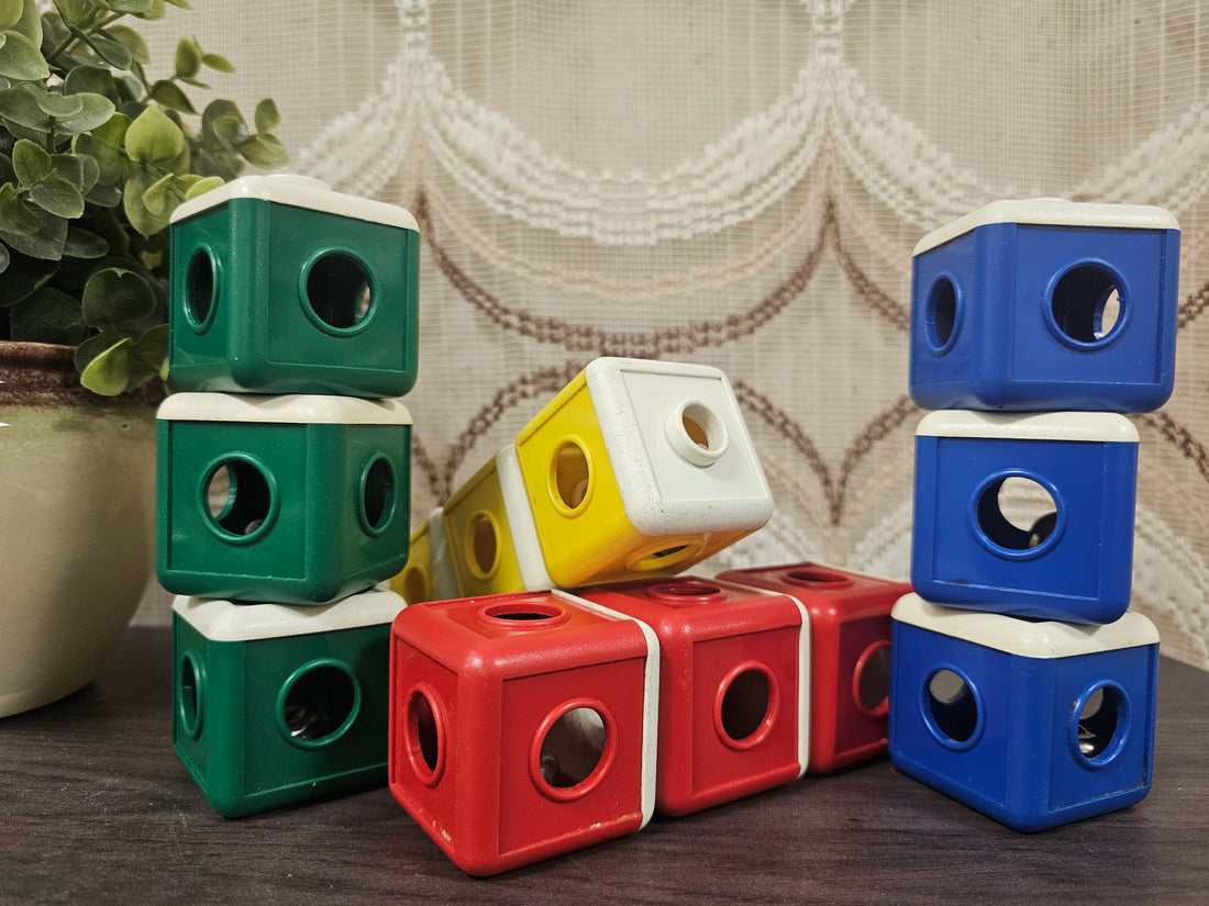 Vintage Ambi Toys blokken uit de jaren 70 met belletjes, kleurrijk en stapelbaar