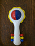Ambi Toys rammelaar in rood blauw geel wit circa 18 cm
